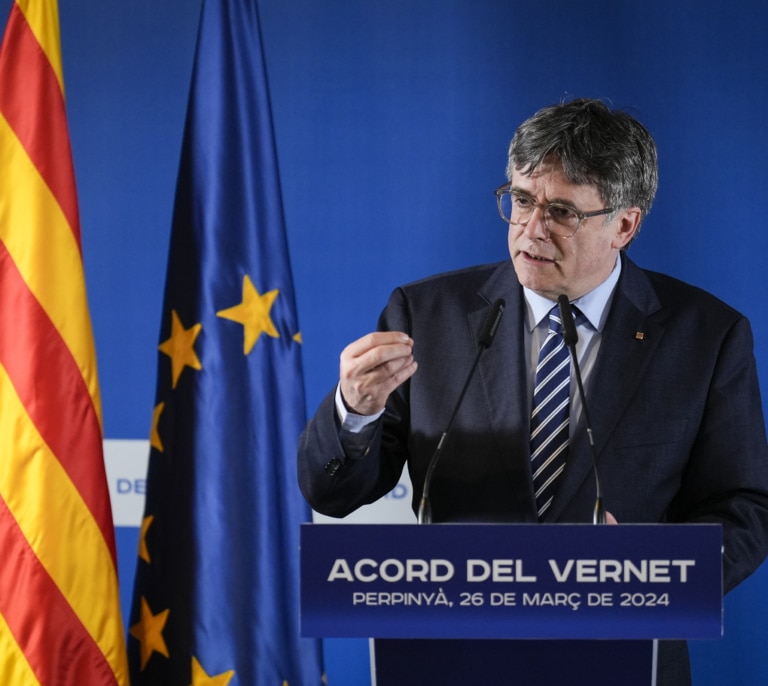 Puigdemont ataca a ERC: "Un país no avanza con un gobierno que sale rendido de casa"