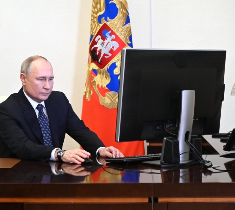 Putin se disculpa ante el presidente de Azerbayán por el "trágico accidente" del avión que se estrelló en suelo ruso