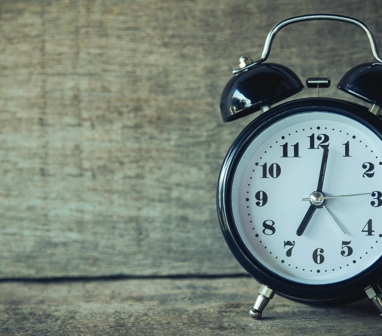 Qué dice el BOE sobre el cambio de hora de marzo 2024: cuándo será la última vez 