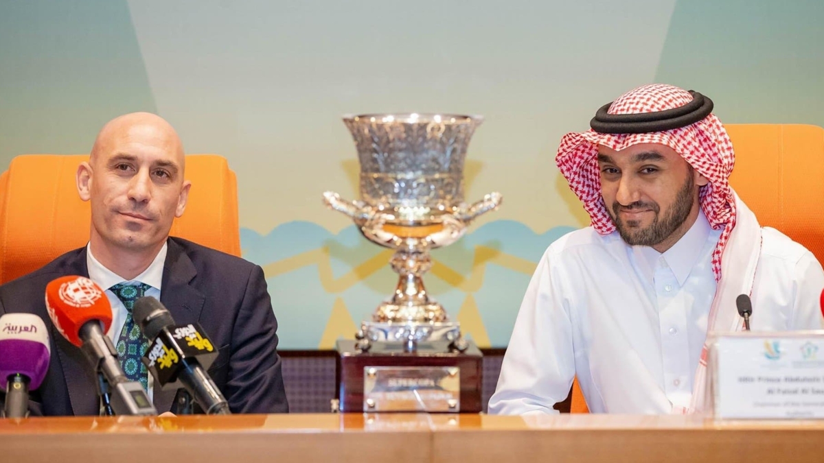 Luis Rubiales, expresidente de la RFEF, junto a Abdulaziz bin Turki Al-Faisal, presidente de la Autoridad General del Deporte de Arabia Saudí, en 2019