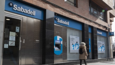 Sabadell entra en la ‘guerra’ del ahorro y premia a sus clientes con hasta 250 euros si llevan a sus amigos a la entidad