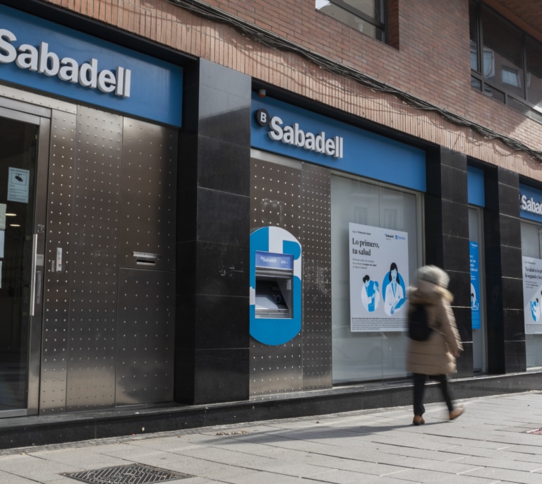 Banco Sabadell lanza una cuenta online para autónomos con una remuneración del 2%