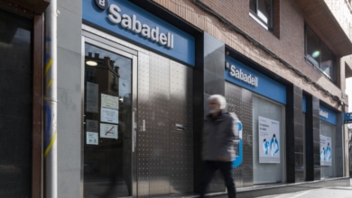 Banco Sabadell suspende el programa de recompra de acciones por la opa de BBVA