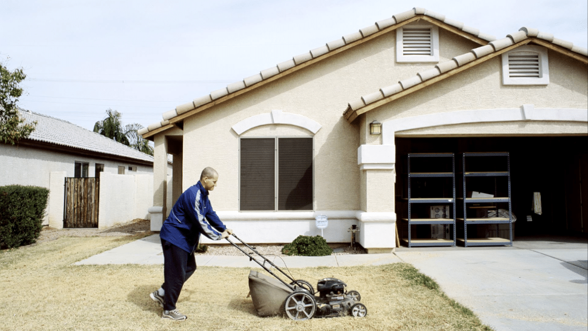 'Chandler, Arizona' de la serie 'Mowing the Lawn' (2006) de Greg Stimac.