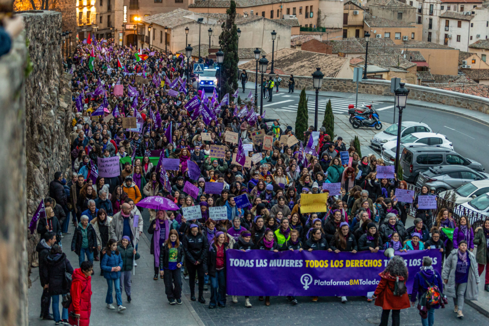 Un momento de la manifestación que ha recorrido hoy viernes las calles de Toledo con motivo de la celebración del Día de la Mujer. 
