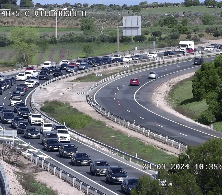 Varios accidentes de tráfico complican la Operación Salida de Semana Santa