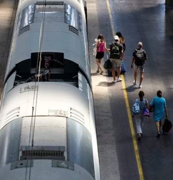 El ministro Puente confirma que el AVE entre Galicia y Madrid parado [...]