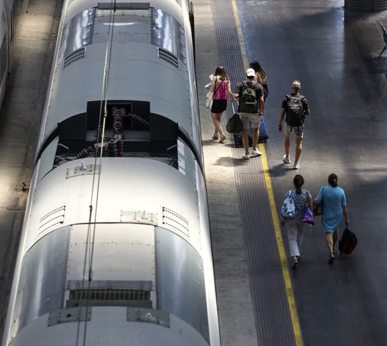 Renfe incrementa su oferta entre Barcelona y Madrid con un AVE a las 5:40 de lunes a jueves