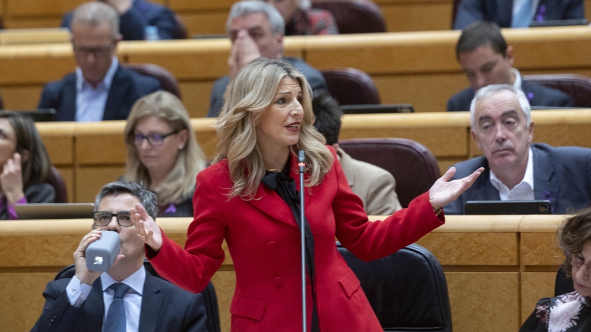 La vicepresidenta segunda y ministra de Trabajo, Yolanda Díaz, interviene durante una sesión de control al Gobierno en el Senado.