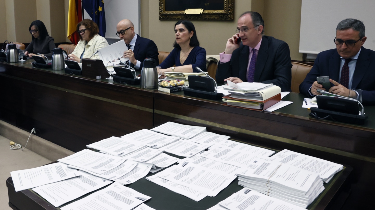 MADRID, 16/04/2024.- Reunión de la Comisión de Investigación sobre los hechos, responsabilidades y enseñanzas en torno a los procesos de contratación para la adquisición de material sanitario por parte de las Administraciones públicas durante la crisis pandémica ocasionada por la Covid-19, este martes en el Congreso. EFE/Fernando Alvarado