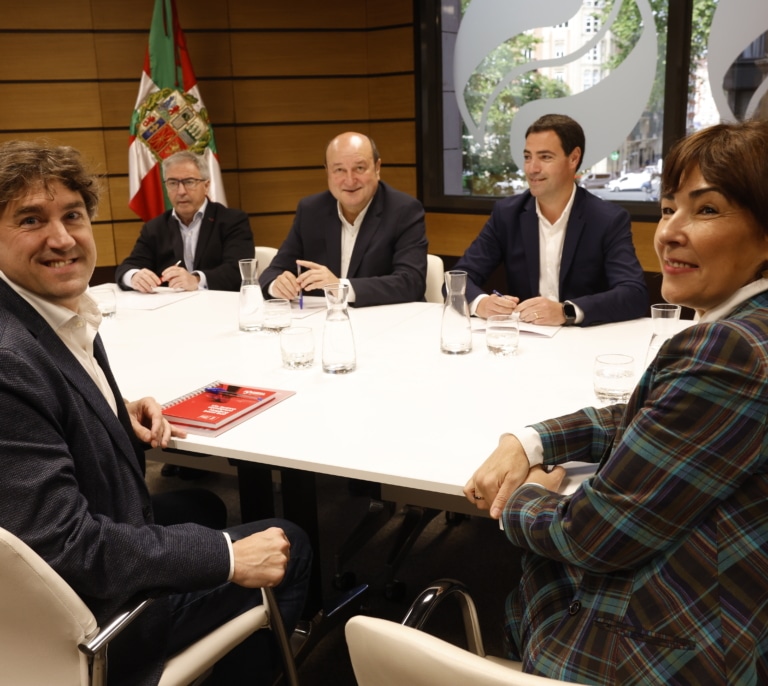 PNV y PSE inician sus contactos para acelerar el acuerdo del gobierno Pradales