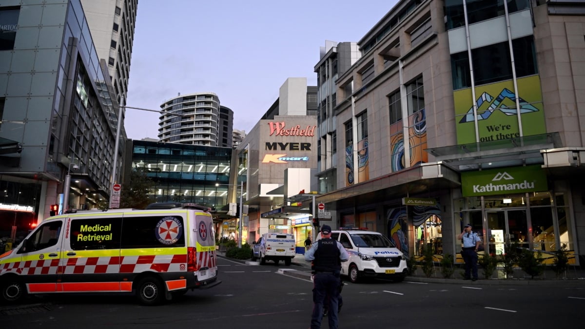 Exterior del centro comercial donde se han producido los apuñalamientos, en Sídney (Australia)