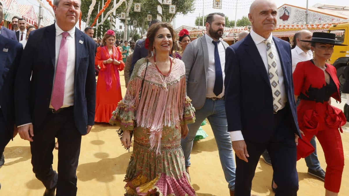 María Jesús Montero visita la Feria de Abril de Sevilla.