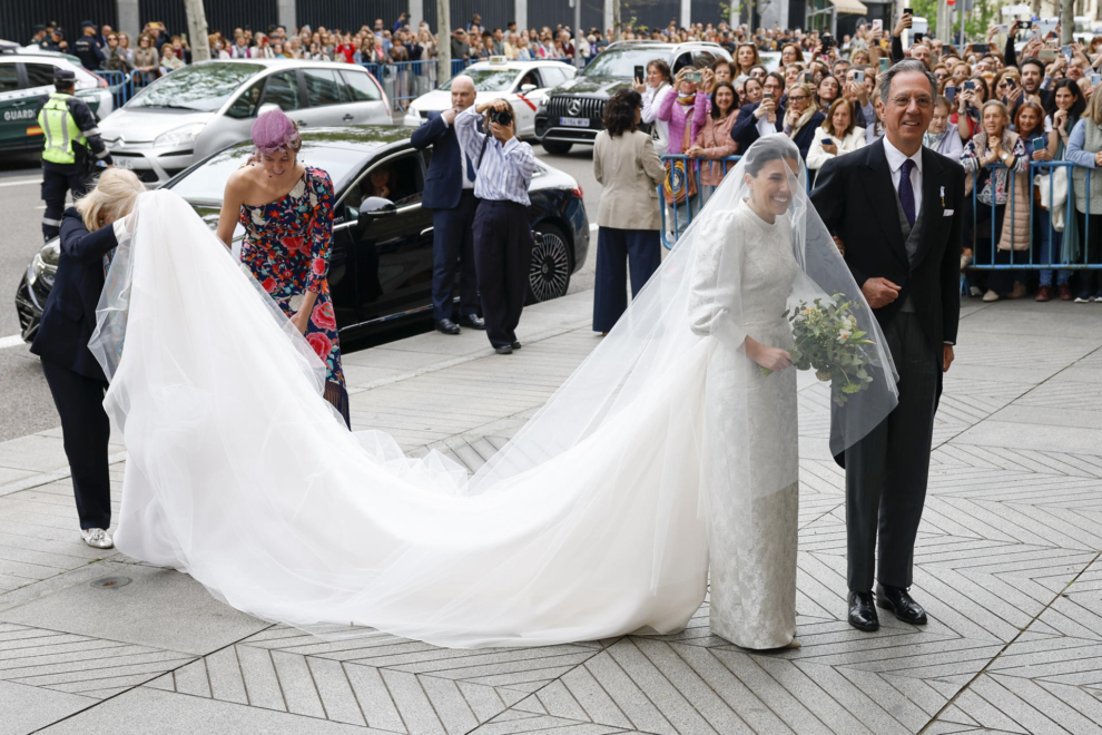 Teresa Urquijo llega a la iglesia de San Francisco de Borja.