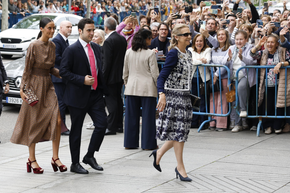 La infanta Elena llega junto a Victoria Federica y Felipe.