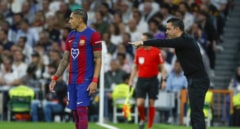 Gritos de "Xavi quédate" a la salida del Bernabeú tras la victoria del Madrid en el clásico