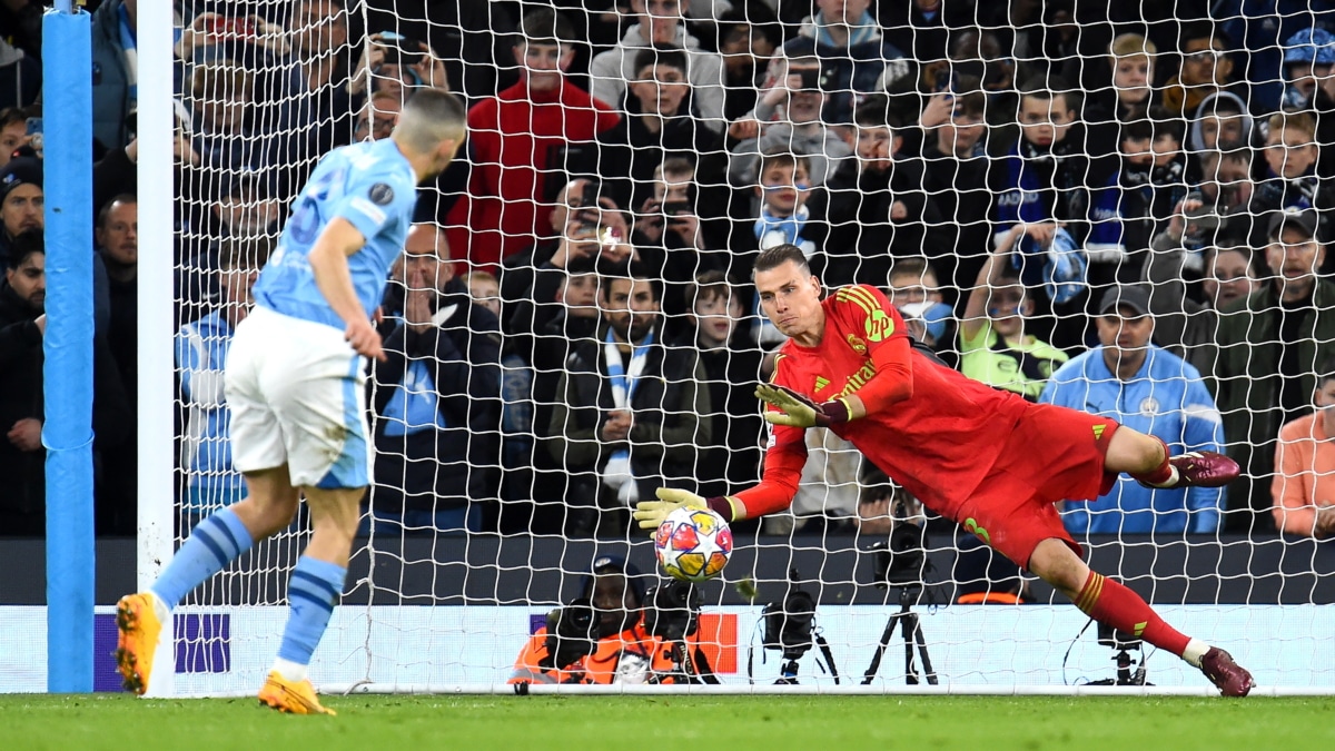 Lunin detiene un penalti a Kovacic en la tanda decisiva de cuartos de final