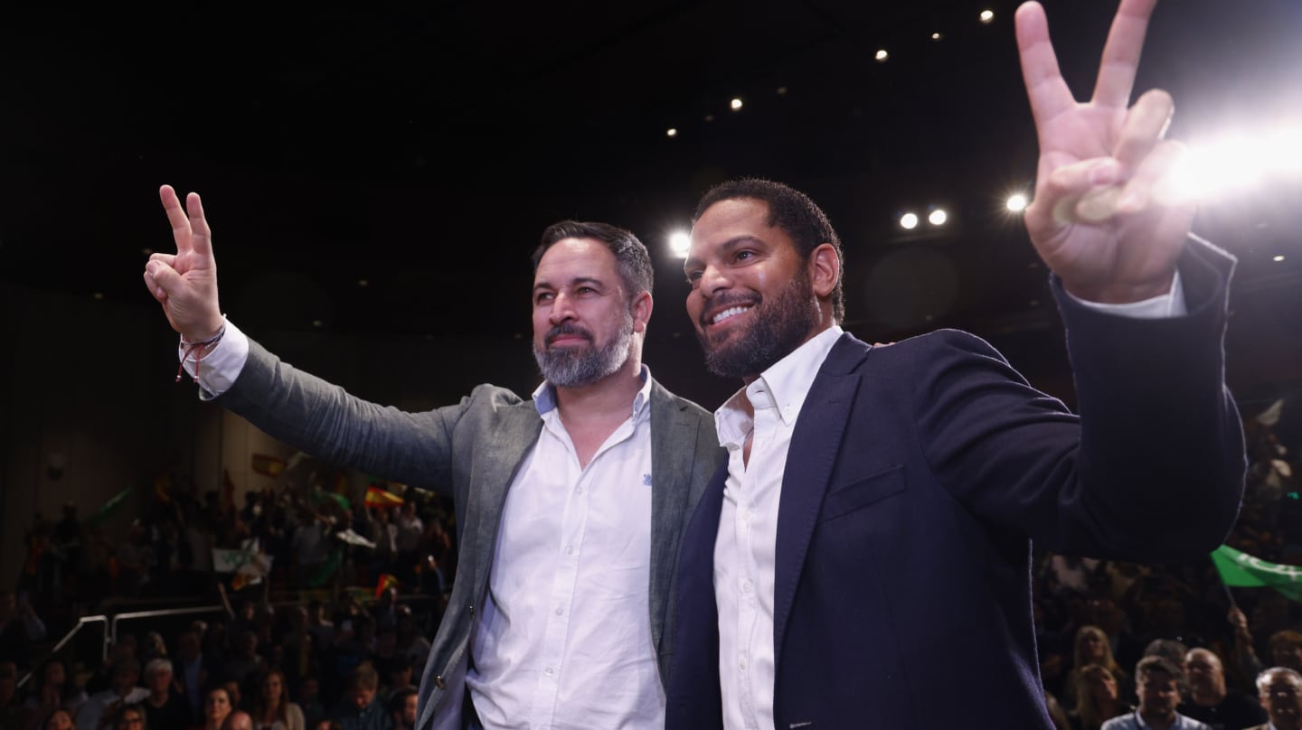 El presidente y el vicepresidente de Vox, Santiago Abascal (i) e Ignacio Garriga (d), en un acto de presentación de candidaturas en Tarrasa (Barcelona), el pasado jueves