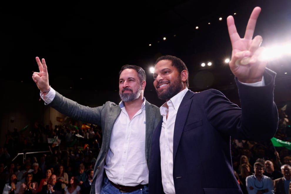 El presidente y el vicepresidente de Vox, Santiago Abascal (i) e Ignacio Garriga (d), en un acto de presentación de candidaturas en Tarrasa (Barcelona), el pasado jueves