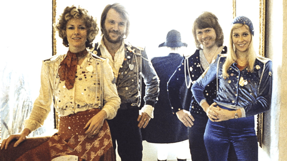 Agnetha, Benny, Björn y Frida en la portada de "Waterloo".