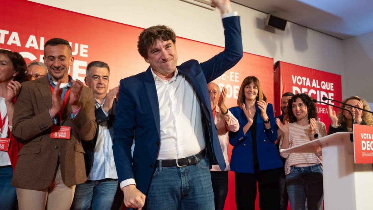 BILBAO, 21/04/2024.- El candidato del PSE-EE a lehendakari, Eneko Andueza, ha valorado haber obtenido "un extraordinario resultado" en las elecciones vascas con 12 parlamentarios, dos más que la pasada legislatura. EFE/ PSE-EE/ ***SOLO USO EDITORIAL/SOLO DISPONIBLE PARA ILUSTRAR LA NOTICIA QUE ACOMPAÑA (CRÉDITO OBLIGATORIO)***