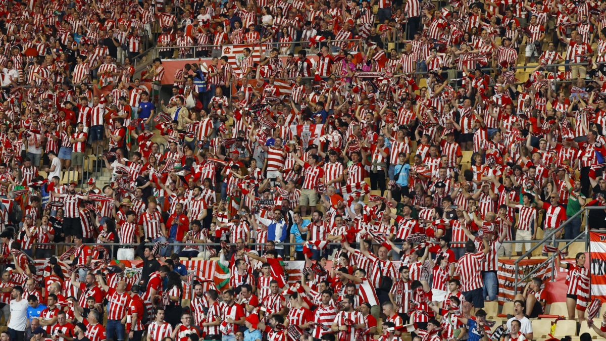 Aficionados del Athletic de Bilbao, en La Cartuja de Sevilla.