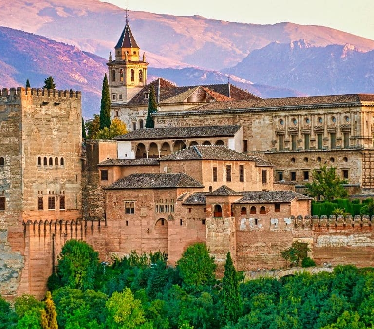 La Alhambra: secretos que no sabías del monumento más visitado de España