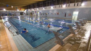 Cierran una piscina municipal de Valencia tras detectar legionela en sus instalaciones