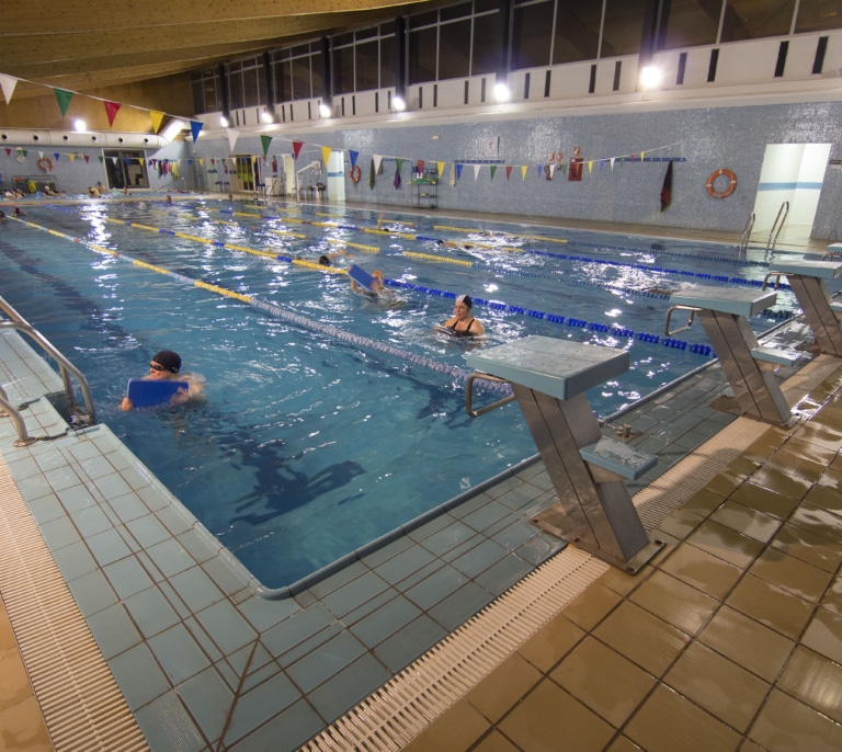 Cierran una piscina municipal de Valencia tras detectar legionela en sus instalaciones