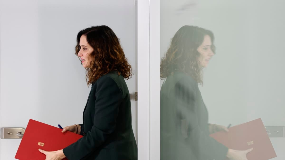 La presidenta de la Comunidad de Madrid, Isabel Díaz Ayuso, en una rueda de prensa, este lunes