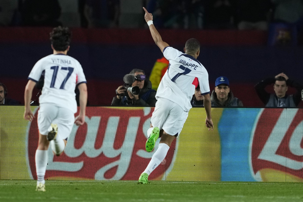 Kylian Mbappé celebra su gol al FC Barcelona en la vuelta de cuartos de final