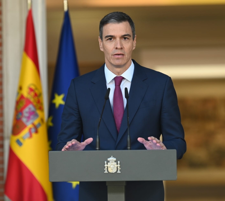 Pedro Sánchez: "He decidido seguir como presidente, con más fuerza si cabe"