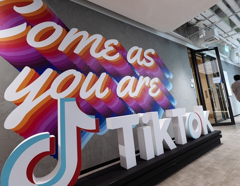 Ultimátum de Bruselas a TikTok: amenaza con cerrar la app por adictiva