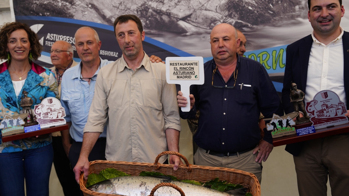 Campanu de Asturias de 8,2 kilos y 92 centímetros de longitud cuyo pescador, Gonzalo Díaz Soto, ha vendido la pieza por 19.300 euros al restaurante madrileño El Rincón Asturiano.