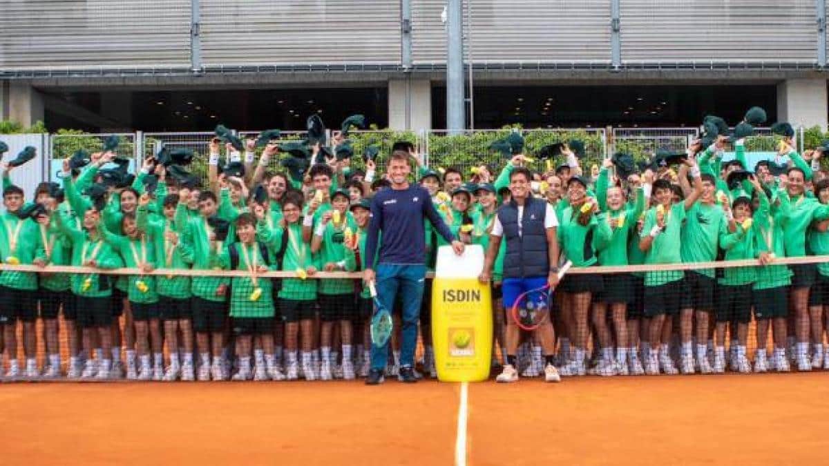 El noruego Casper Ruud imparte una masterclass organizada por ISDIN a los recogepelotas del Mutua Madrid Open