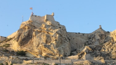 Muere una mujer tras caerse en el Castillo de Santa Bárbara