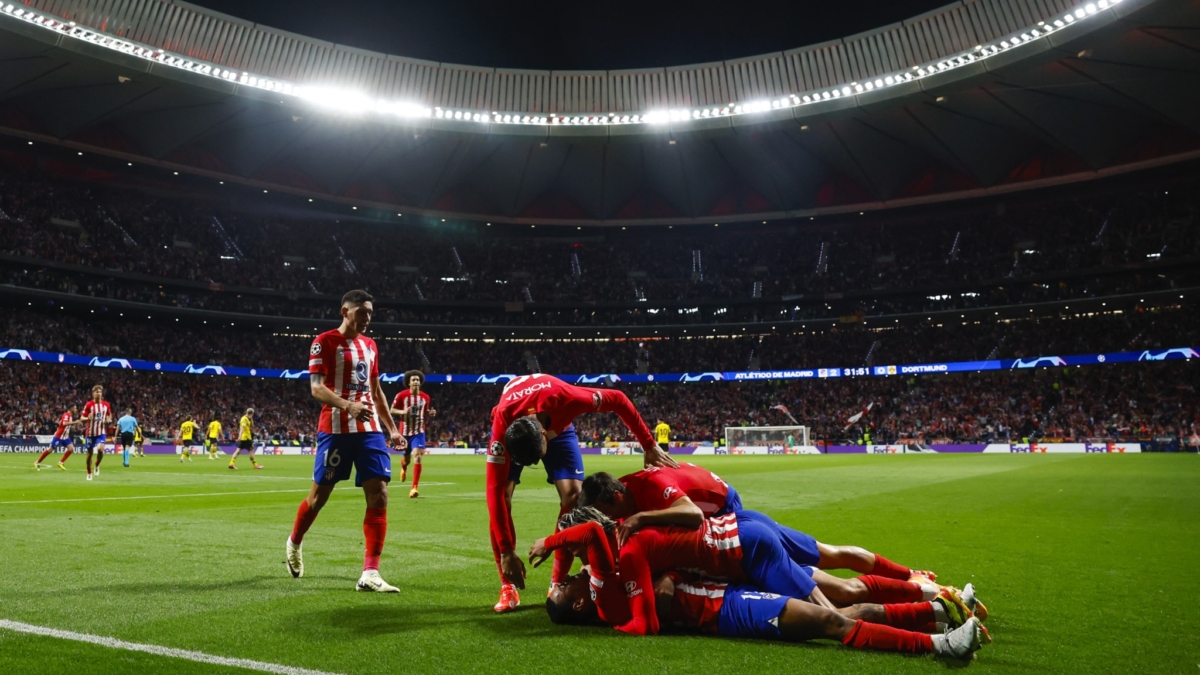 Los jugadores del Atlético de Madrid celebran el segundo gol al Borussia Dortmund