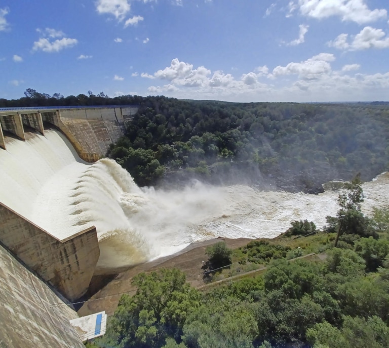 Las lluvias de Semana Santa recargan embalses en situación crítica: "Es un milagro"