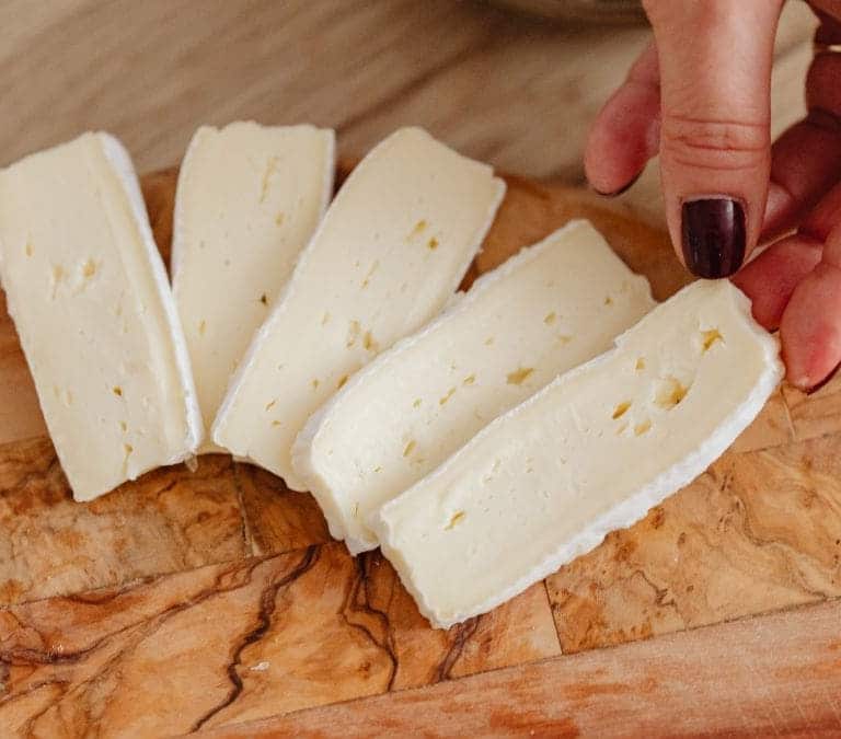 ¿Podemos congelar queso? Cómo y cuánto tiempo aguanta bien