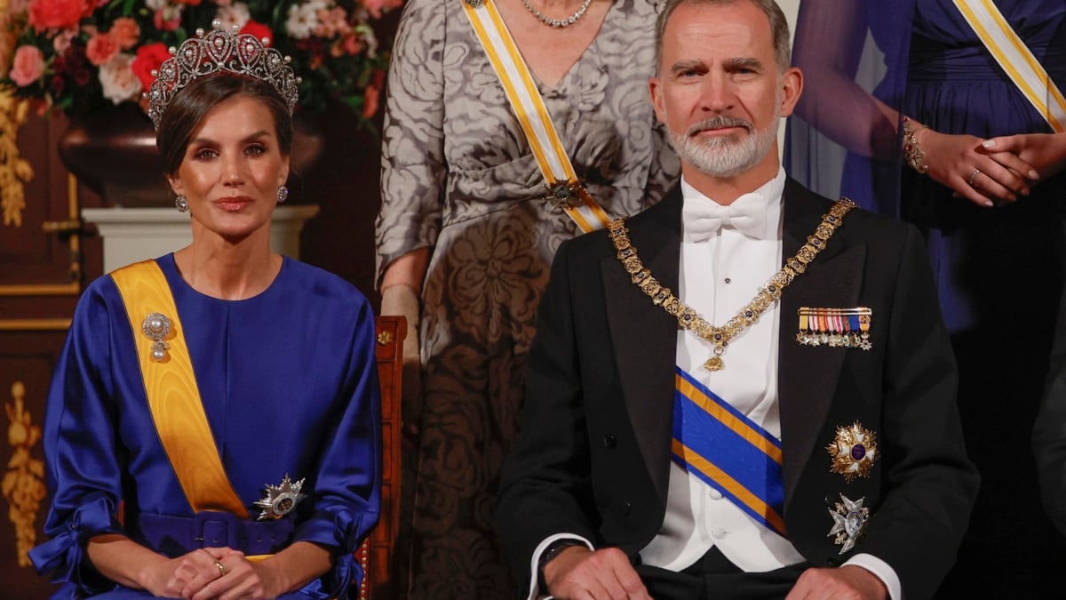 Los reyes Felipe y Letizia en el posado de la cena de Estado en Holanda.