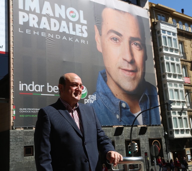 Ortuzar: "El PSE está más calentito cerca del PNV que en una aventura con Bildu"