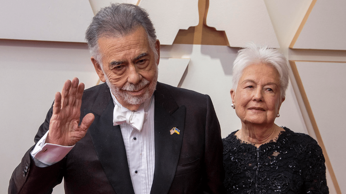 Eleanos Coppola con su marido, Francis Ford Coppola, en la alfombra roja de los Oscar de 2022.