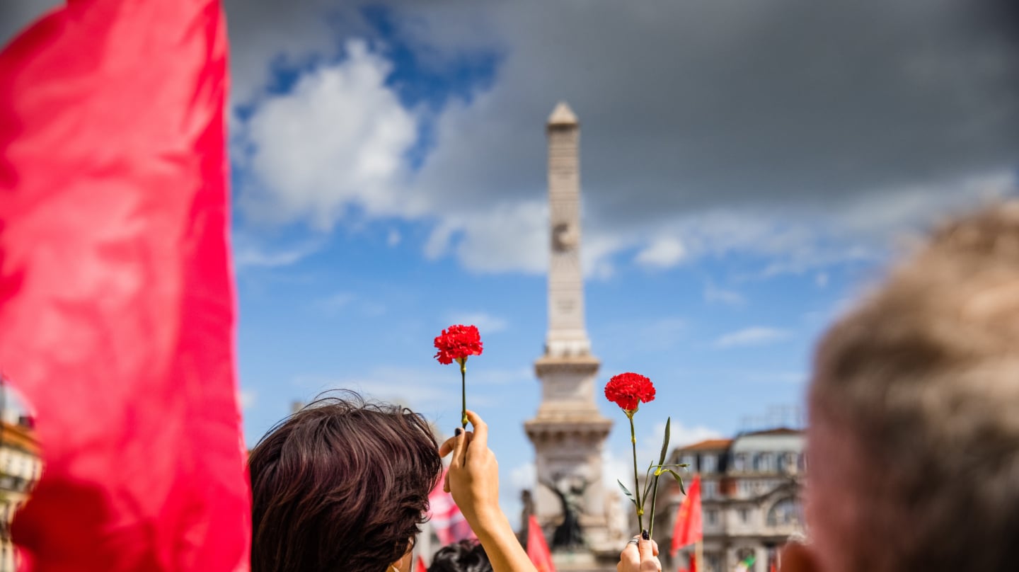 Manifestación en recuerdo de la Revolución de los Claveles