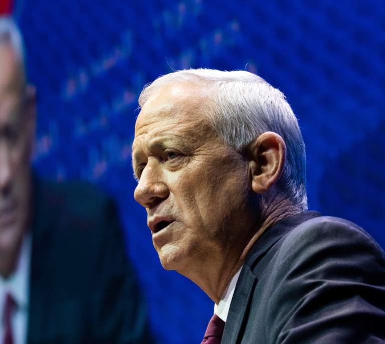 El ministro del Gabinete de guerra israelí Benny Gantz dimite y denuncia que Netanyahu es un obstáculo para "una verdadera victoria"