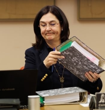 Las eléctricas se revuelven contra la presidenta de la CNMC