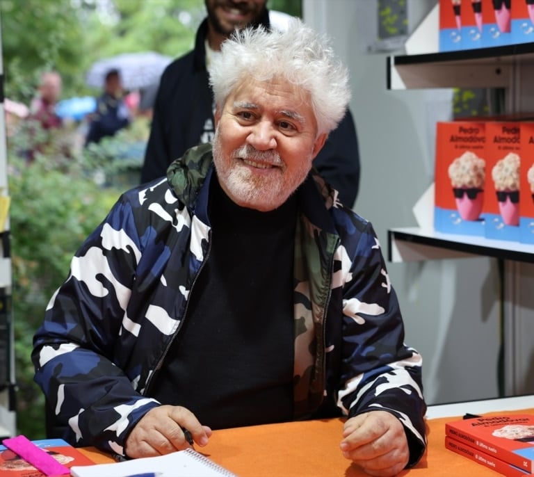 Ataque frontal de Almodóvar a los jueces para defender a Sánchez