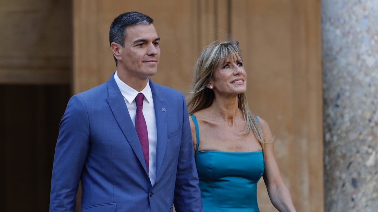El presidente del Gobierno, Pedro Sánchez, junto a su mujer, Begoña Gómez