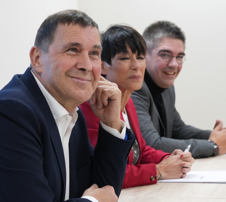 Otegi, sobre los presos de ETA: "Que no haya presos políticos vascos en la cárcel es una inversión de futuro"