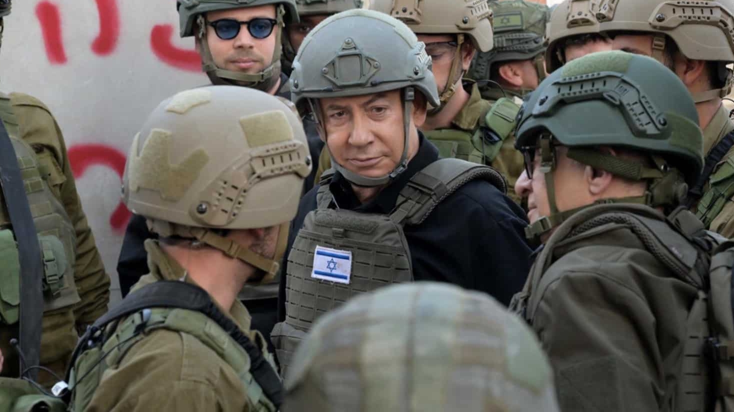 Netanyahu, con las tropas israelíes en el norte de Gaza.