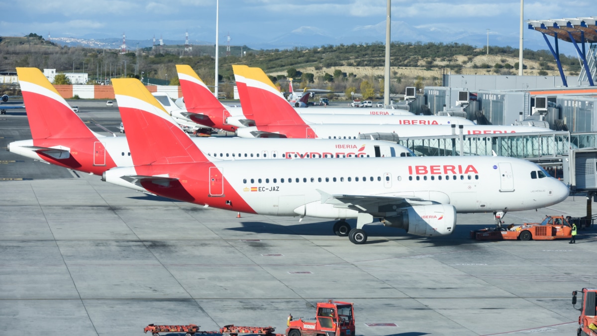 Aviones de Iberia en las pistas de Barajas.